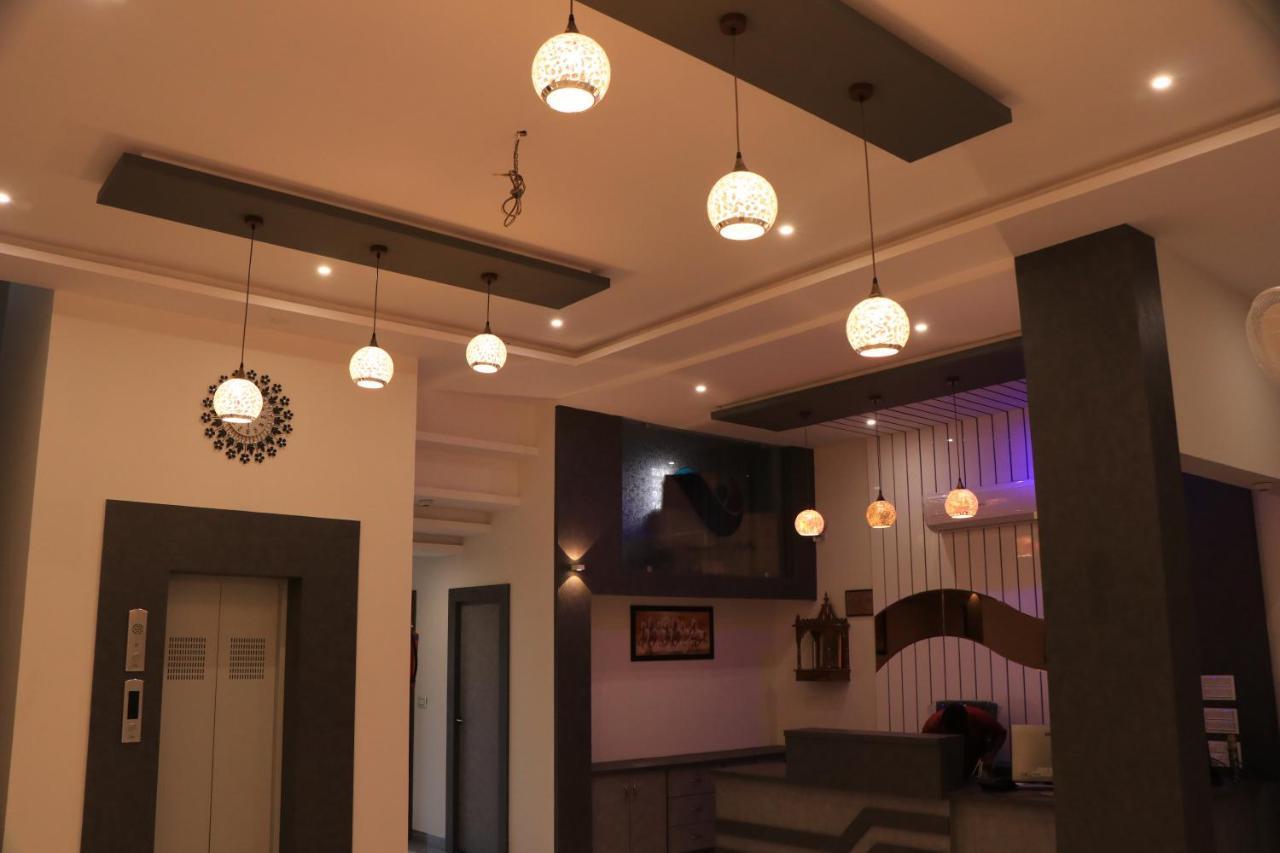 בהוי Hotel Viraj Residency מראה חיצוני תמונה