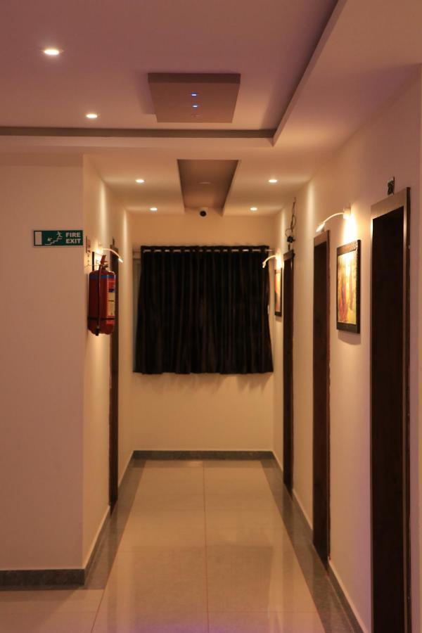 בהוי Hotel Viraj Residency מראה חיצוני תמונה