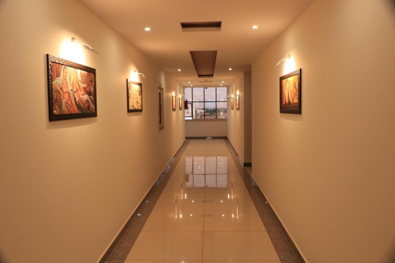 בהוי Hotel Viraj Residency מראה חיצוני תמונה