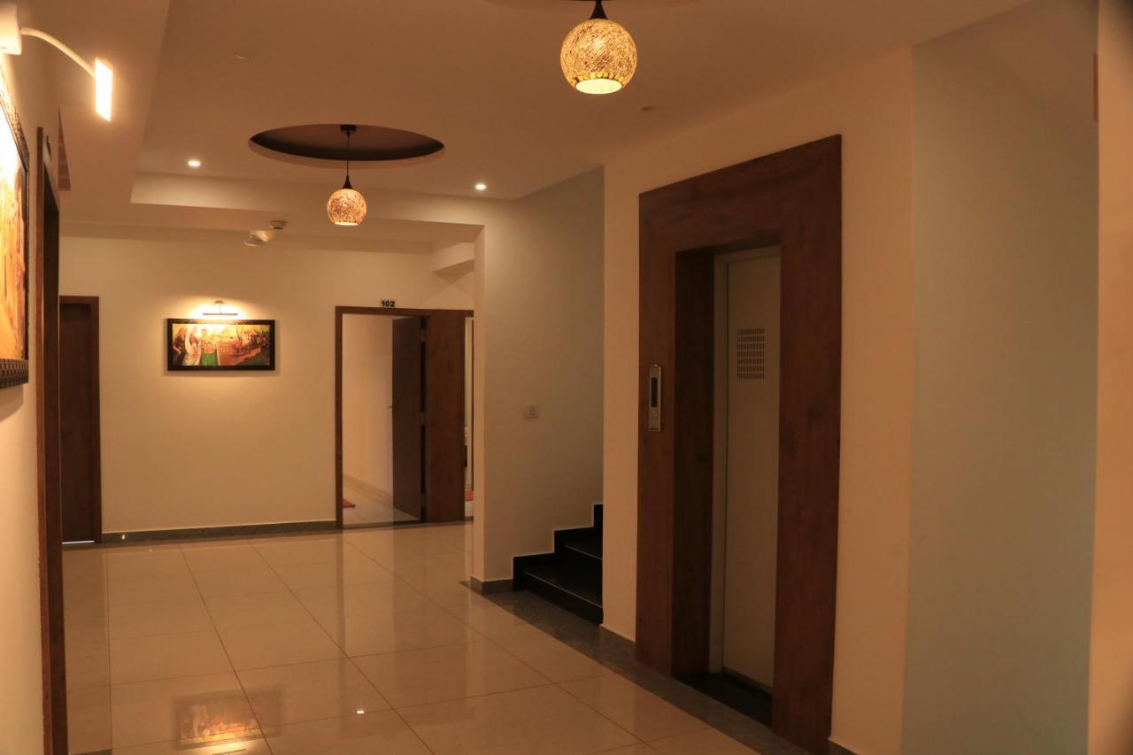 בהוי Hotel Viraj Residency מראה חיצוני תמונה