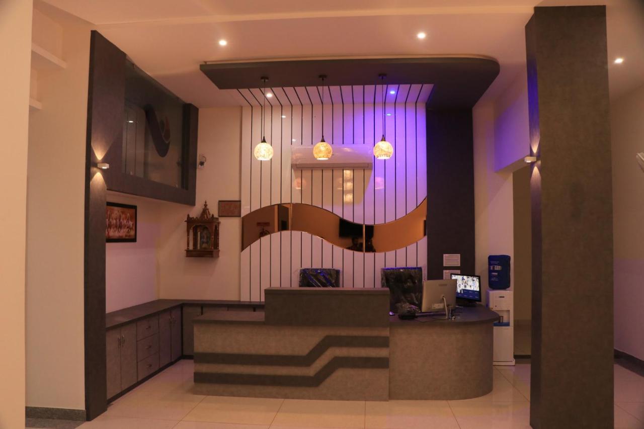 בהוי Hotel Viraj Residency מראה חיצוני תמונה