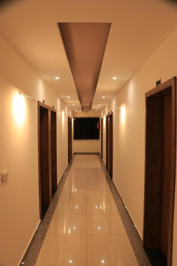 בהוי Hotel Viraj Residency מראה חיצוני תמונה