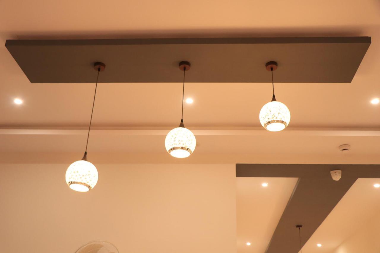 בהוי Hotel Viraj Residency מראה חיצוני תמונה