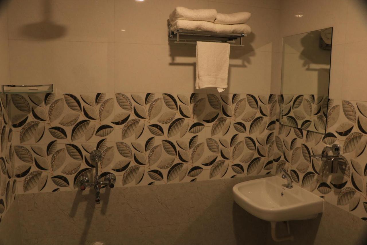 בהוי Hotel Viraj Residency מראה חיצוני תמונה