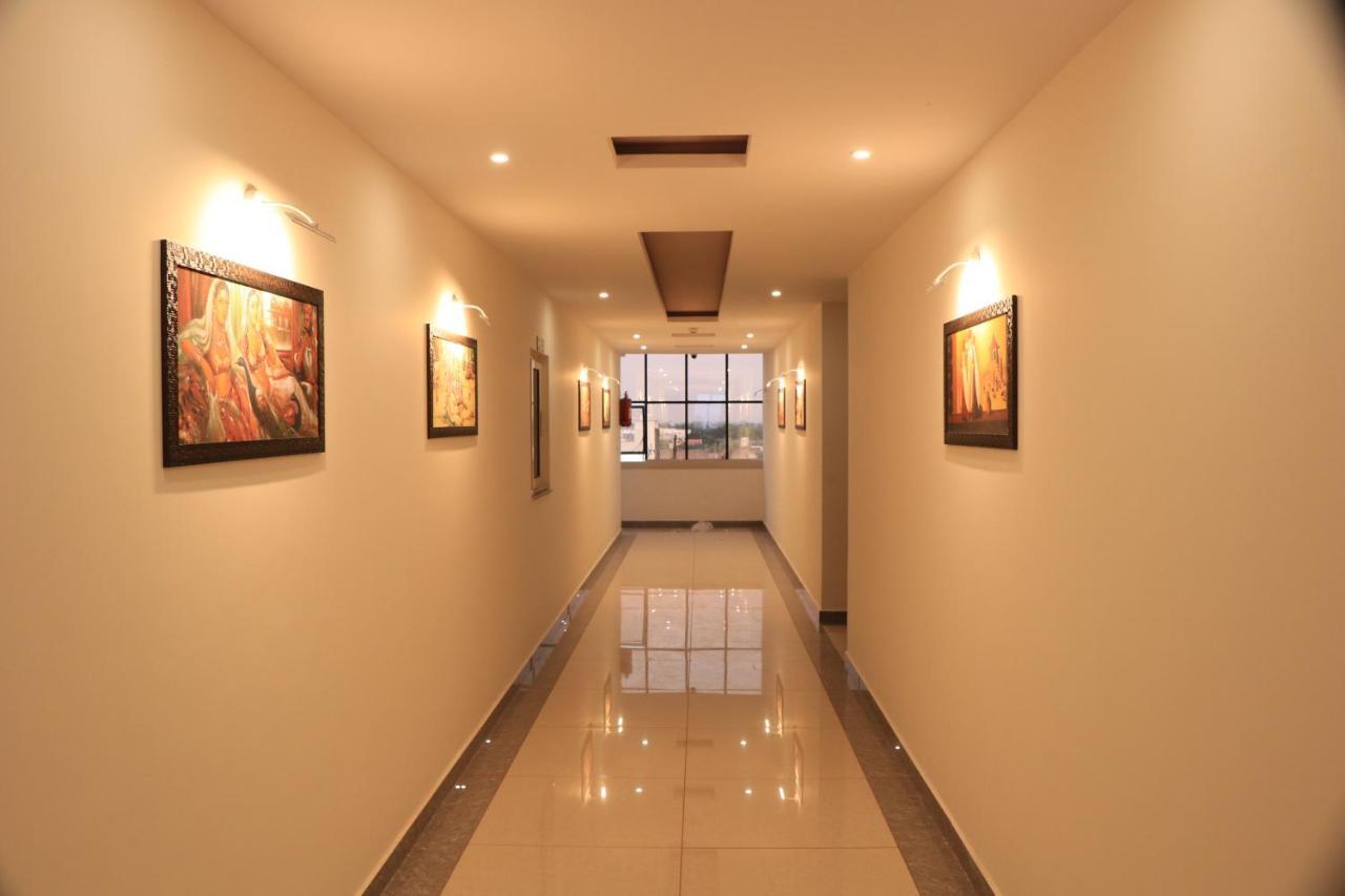 בהוי Hotel Viraj Residency מראה חיצוני תמונה