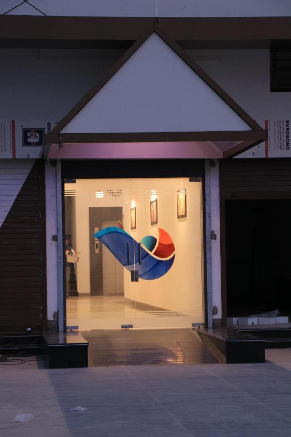בהוי Hotel Viraj Residency מראה חיצוני תמונה