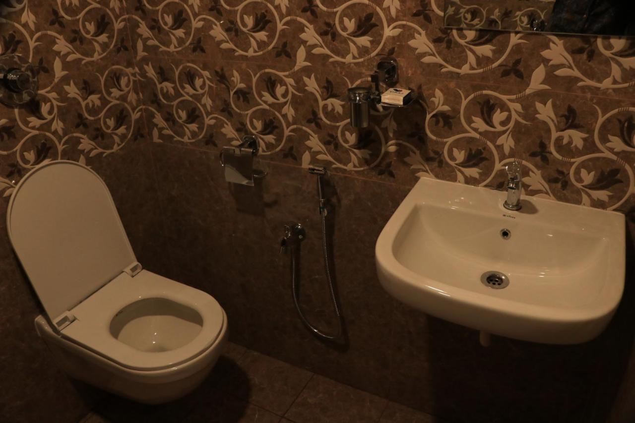 בהוי Hotel Viraj Residency מראה חיצוני תמונה